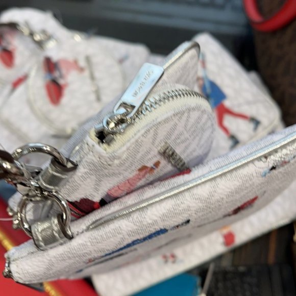 Michael Kors Jet Set Girls Wristlet Trio - Picture 11 of 16